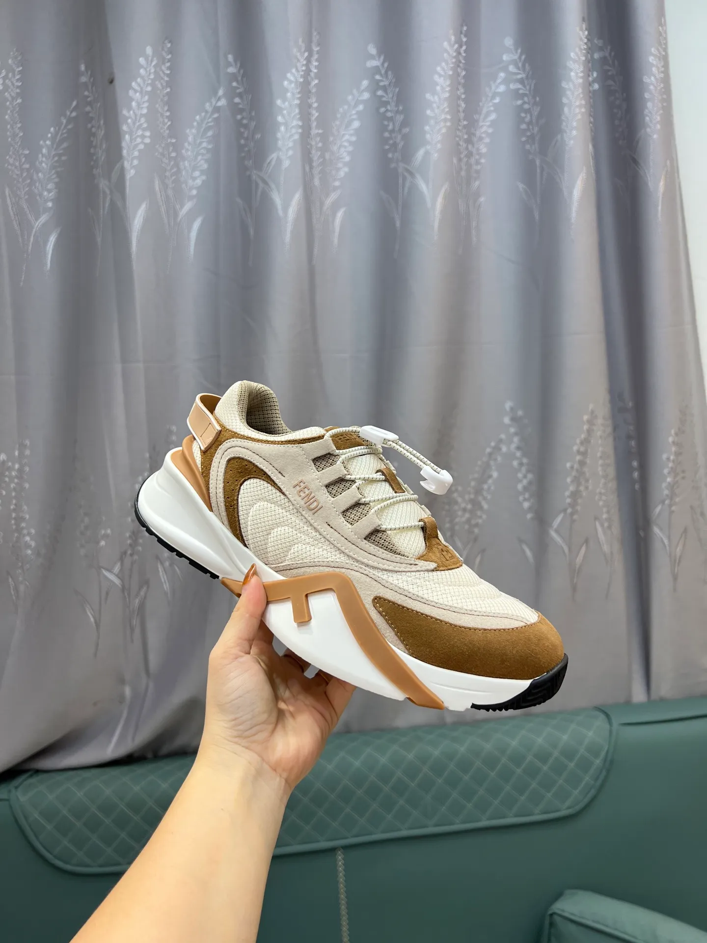 Men's shoes 💰580 FENDI men's fashion casual shoes 👟Hot sale🔥Official website 1:1 replica ⬆️Original quality - Original leather - Original breathable mesh lining Original outsole 1:1 replica, code number 38-44 (45-46 customized)